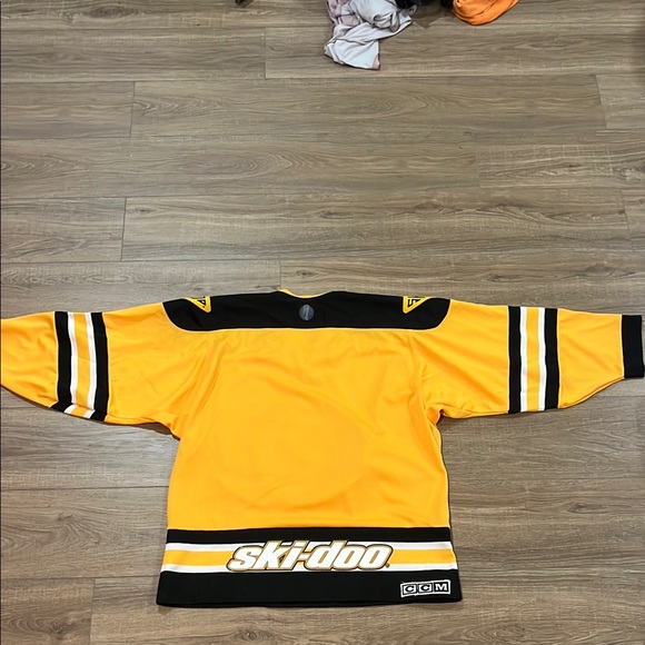Striker Yellow and Black Hockey Jersey - Picture 4 of 5